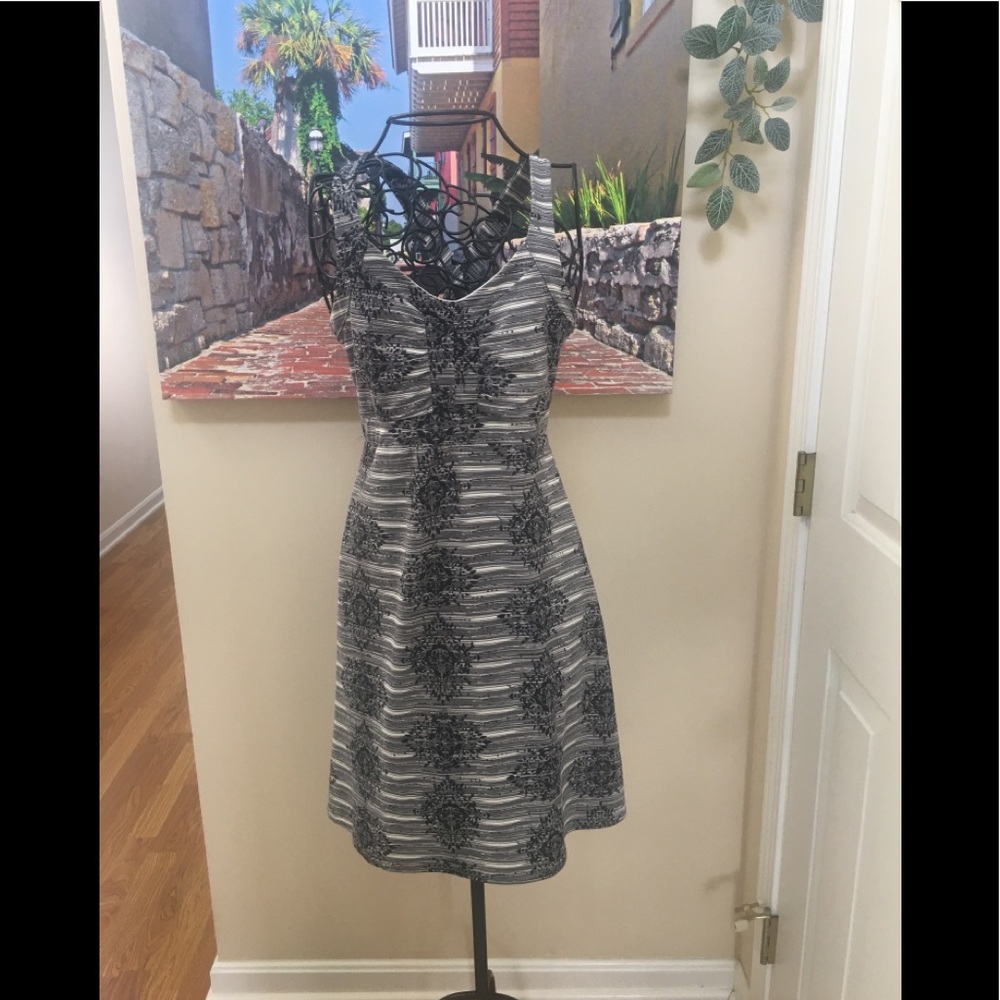 Athletic Style Dress Gray With Black Design.